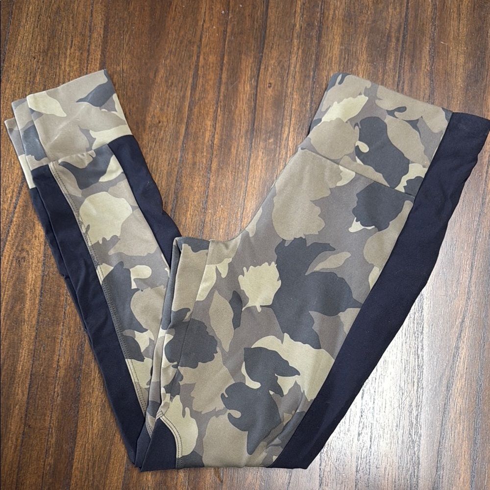 Women’s small Camouflage Leggings Athleta